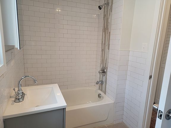 4th image of 158 Summit Ave #33E