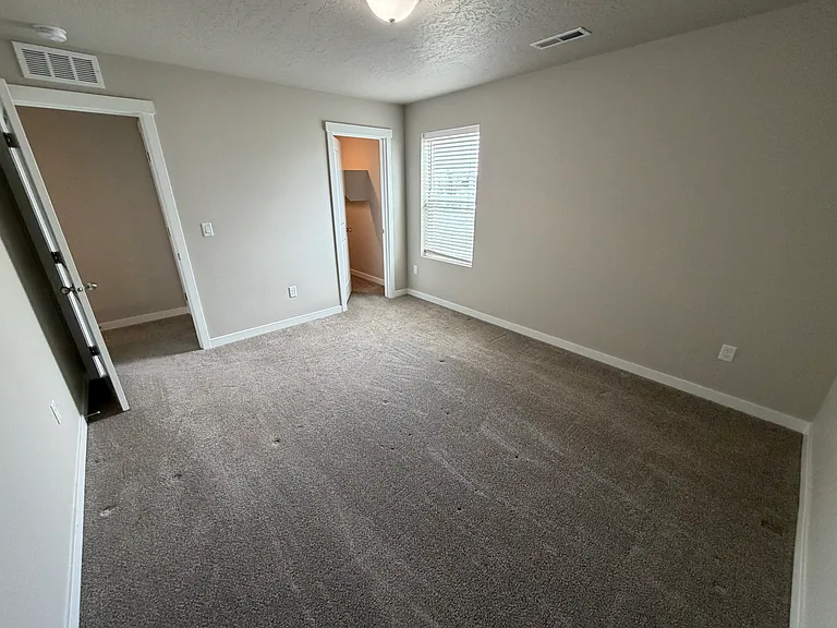 960 SW Raelynn St — Photo 40