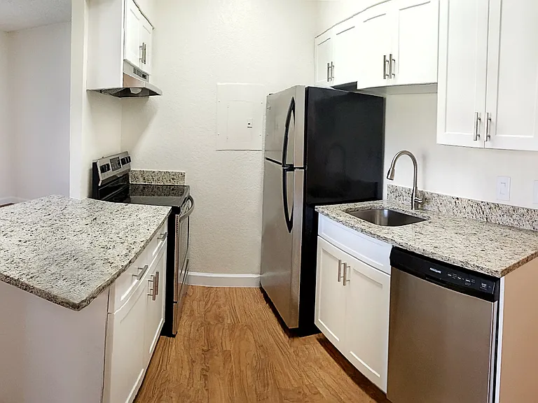 Waterford Point Apartments — Photo 30