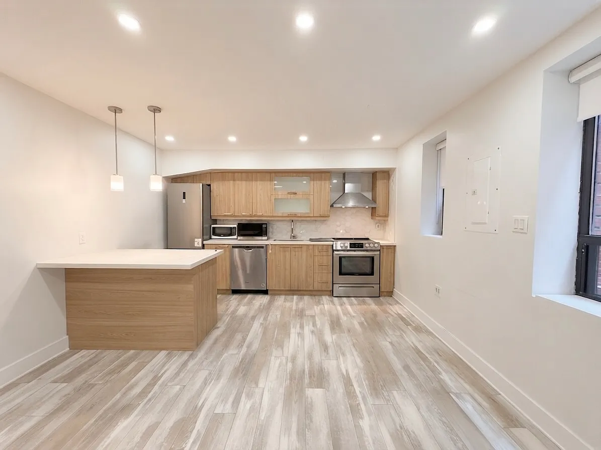 240 Durie St - 205 — Photo 4