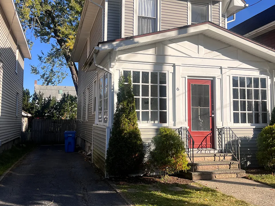 6 Forest Ave