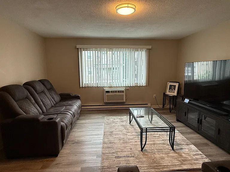 56 Seymour St #5 — Photo 7