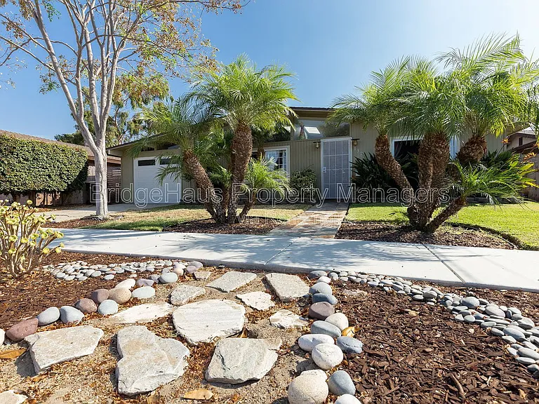 132 Riviera Dr — Photo 2