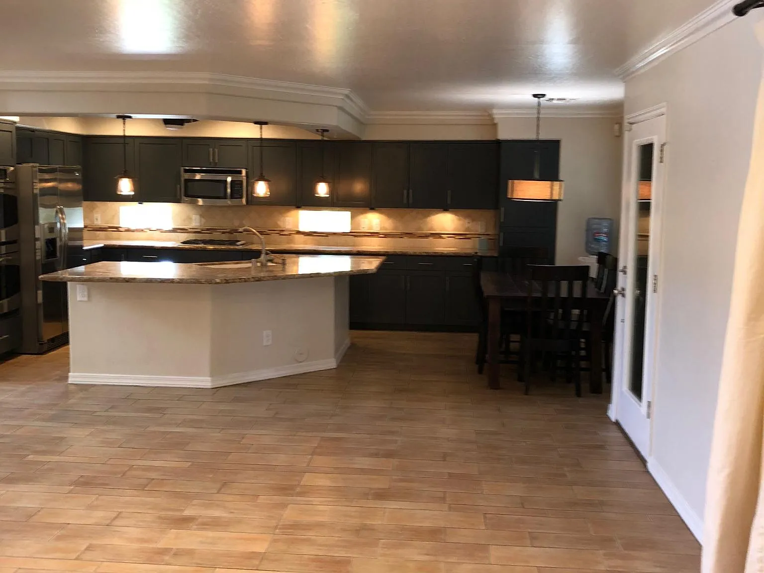 4 bed, 2.5 bath, 3050 sqft, $3,500 — Photo 2