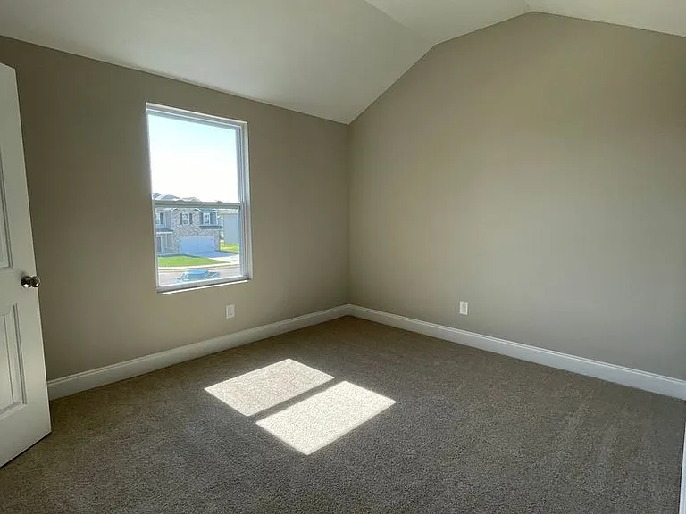 2255 Viking Ct — Photo 10