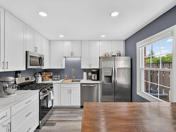 3rd image of 6629 Garden Rd