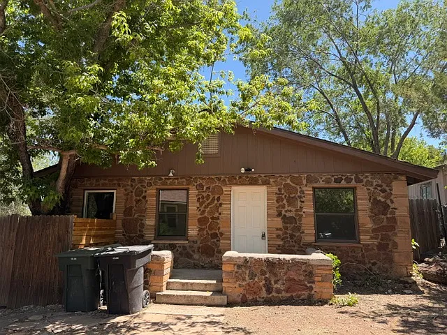 135 & 127 S Slagel St — Photo 1