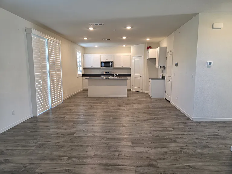 15357 Trolley St — Photo 17