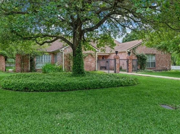 904 Holland St, Navasota, TX 77868