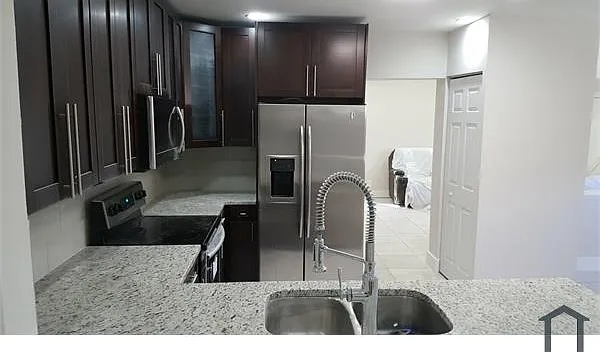 5 bed, 1900 sqft, $3,381 — Photo 3
