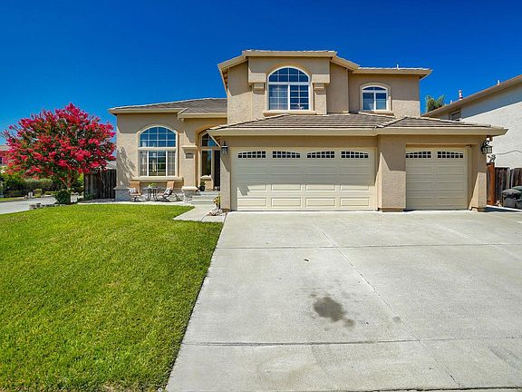 2nd image of 1023 Arapaho Dr