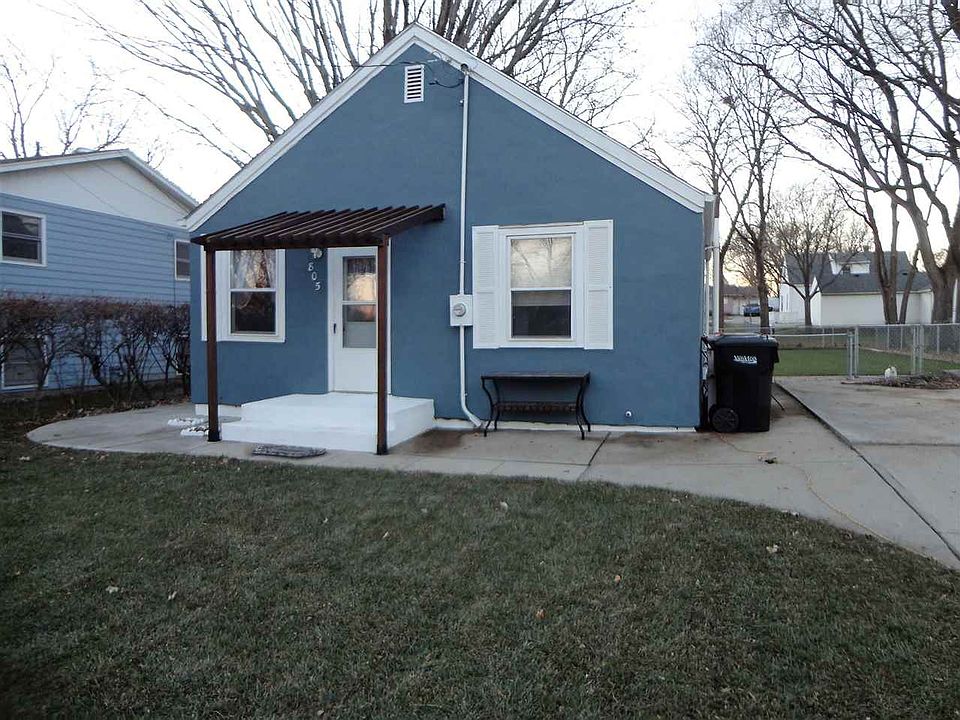 805 Spruce St, Yankton, SD 57078 Zillow