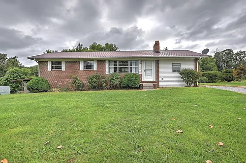 945 Bishop Loop Photo 1