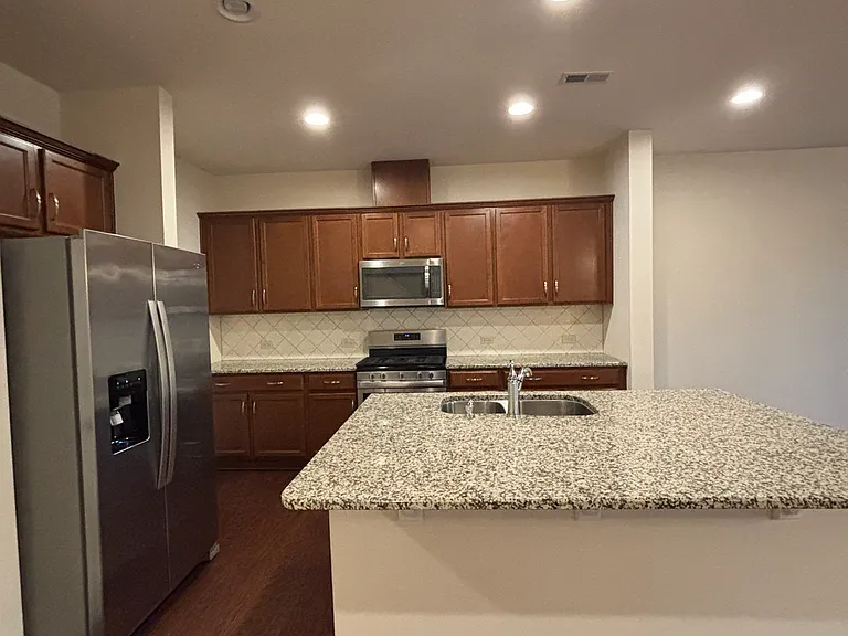 803 New Derby Ln — Photo 6