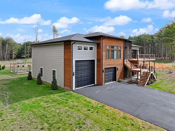 2nd image of 133 Lakeshore Dr