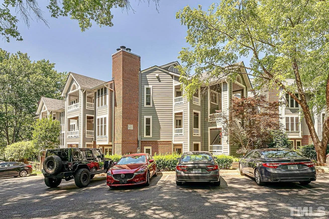 2 bed, 2.0 bath, 1120 sqft, $2,050 — Photo 1