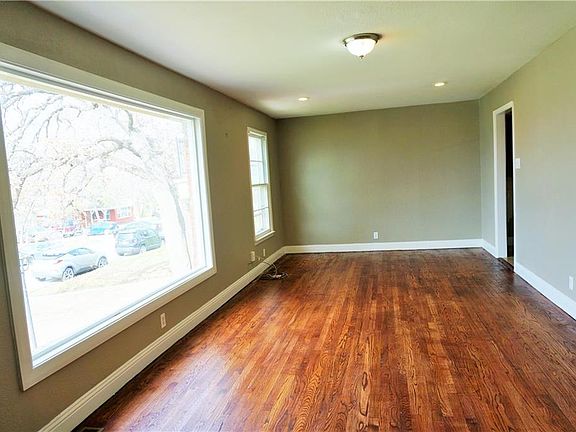 4th image of 928 Walter St