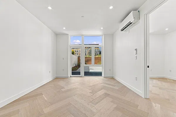 Living room, photo 1
