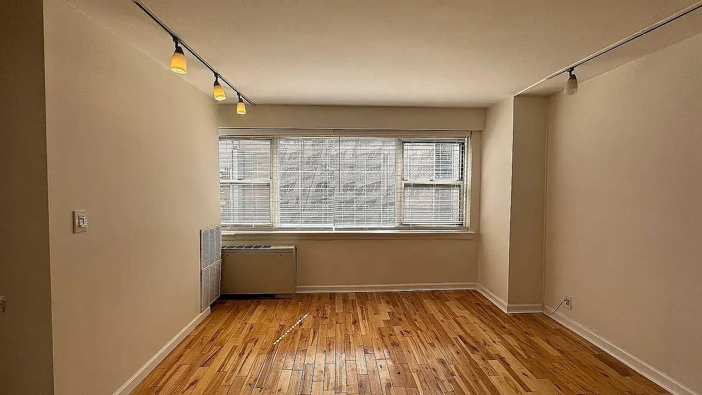 321 East 48th Street — Photo 2