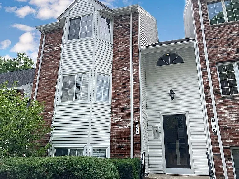1 bed, 720 sqft, $2,300 — Photo 1