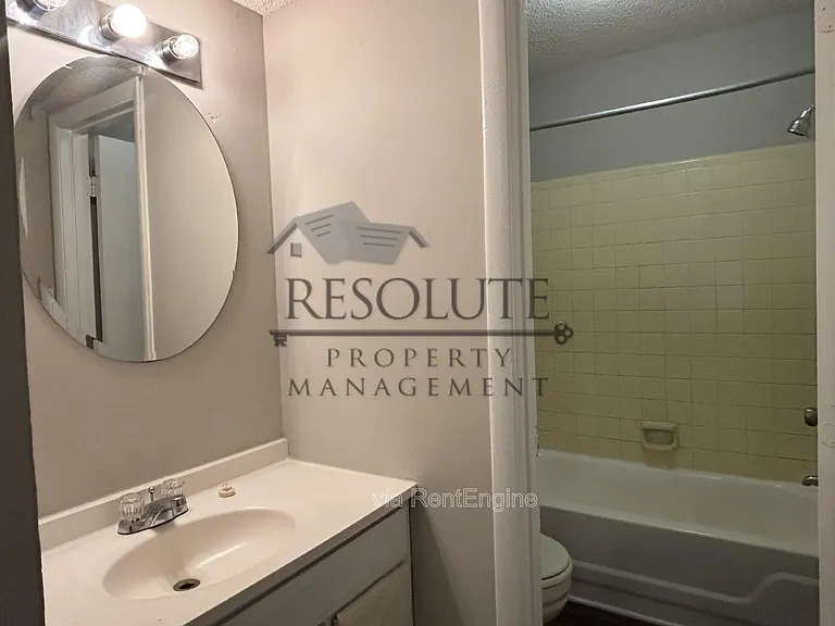 4200 Greencastle Ct #B — Photo 8