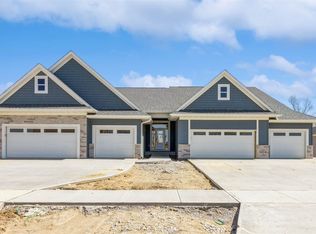 902 High Ridge Trl, Solon, IA 52333