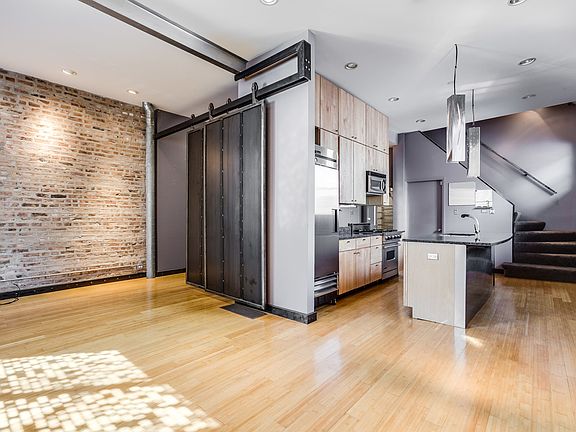 3rd image of 1644 N Marshfield Ave #1F