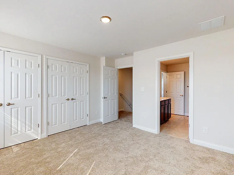 565 Claire Pl #565 — Photo 4
