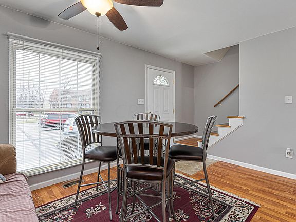 3rd image of 73 Tarryton Ct W