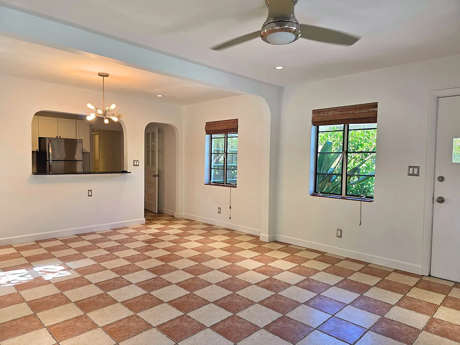2 bed, 925 sqft, $1,595 — Photo 2