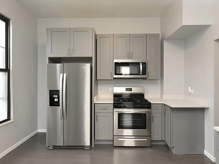1924 S Loomis St #2R — Photo 3