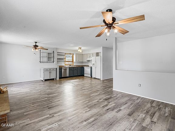 4th image of 709 Central Plains Ct