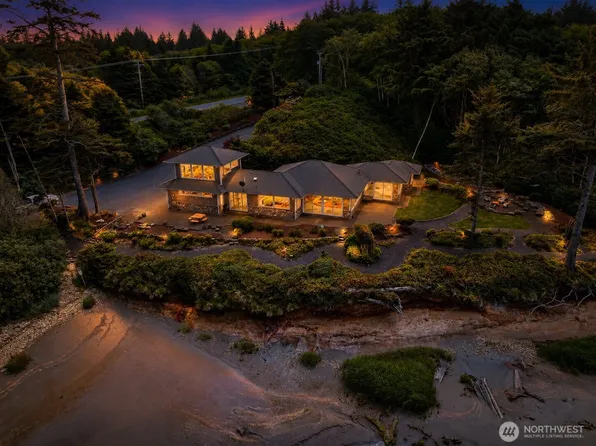 6 Diamond Drive, Pacific Beach, WA 98571