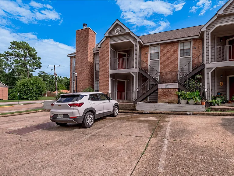 2402 Sycamore Ave #E1 — Photo 24