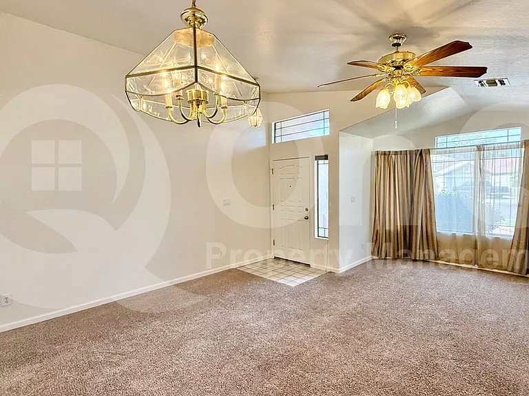 417 E Cantebria Dr — Photo 8