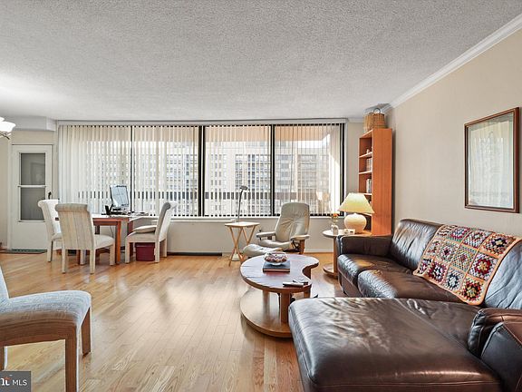 5th image of 3705 S George Mason Dr APT 2202S