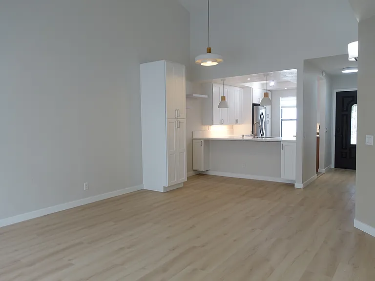 1601 Wintergreen Ln #E — Photo 18