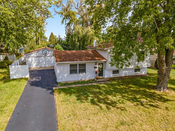 36712 N Traer Ter, Gurnee, IL 60031