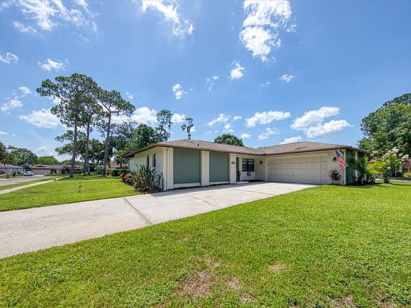 3rd image of 3655 Fairway Forest Cir