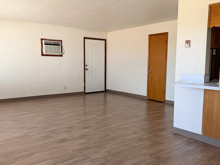 539 W Crest Dr #6 — Photo 11