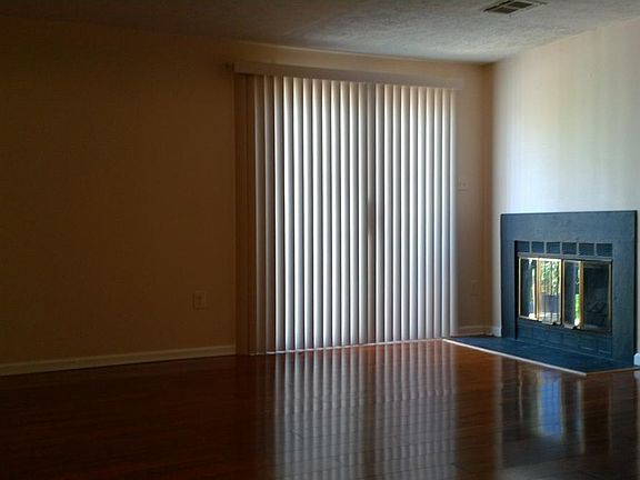 Living Room with fireplace