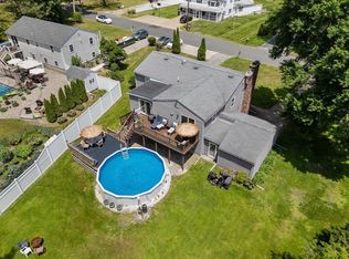 15 Cushing St, Salisbury, MA 01952