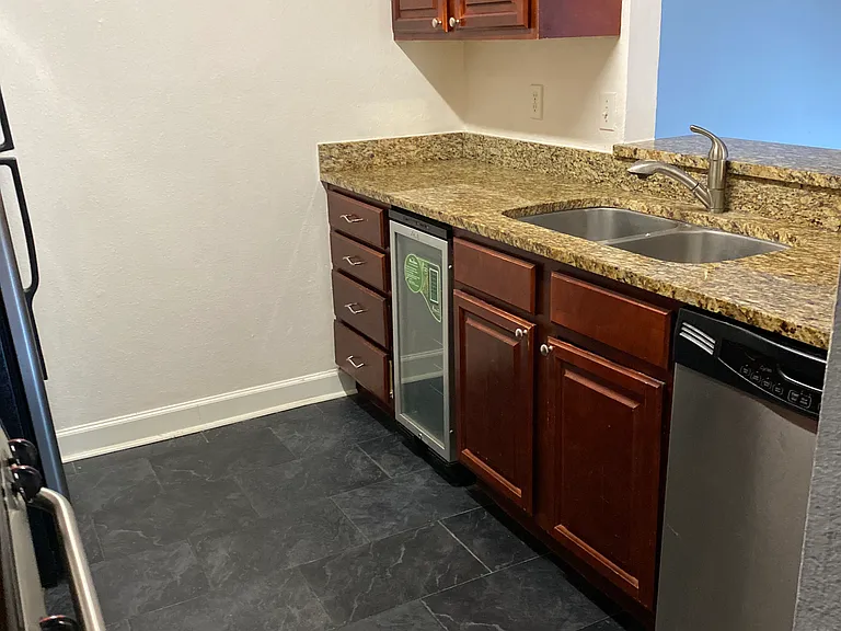 2047 Dixie Belle Dr #H — Photo 7