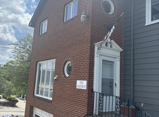 995 Broadhead Rd, Coraopolis, PA 15108