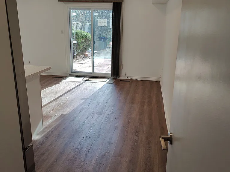 594A Birchmount Rd #LOWER — Photo 7