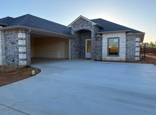 105 Moonlight Dr, Hallsville, TX 75650