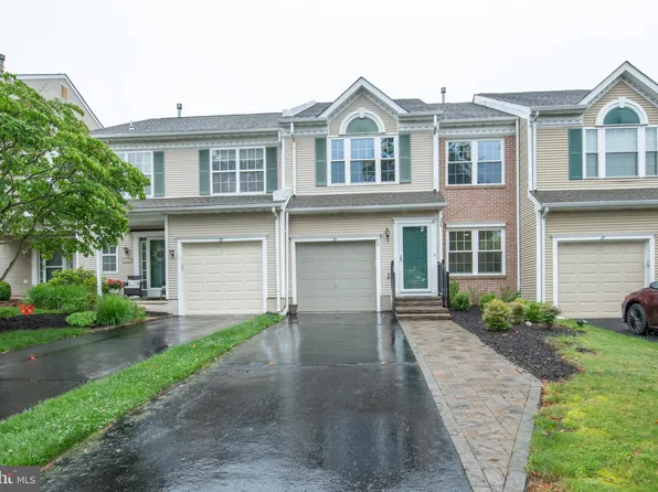 32 Camellia Ct, Newtown, PA 18940