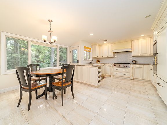5th image of 65 Starling Ct