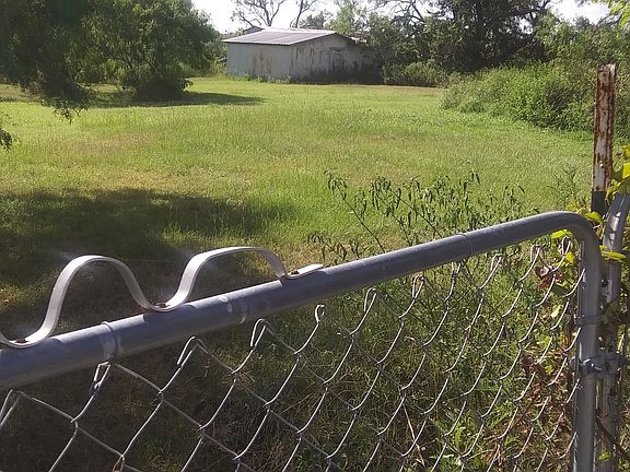 Barn in distance from Dog Pe