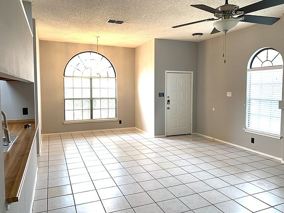4th image of 13142 Maple Park Dr